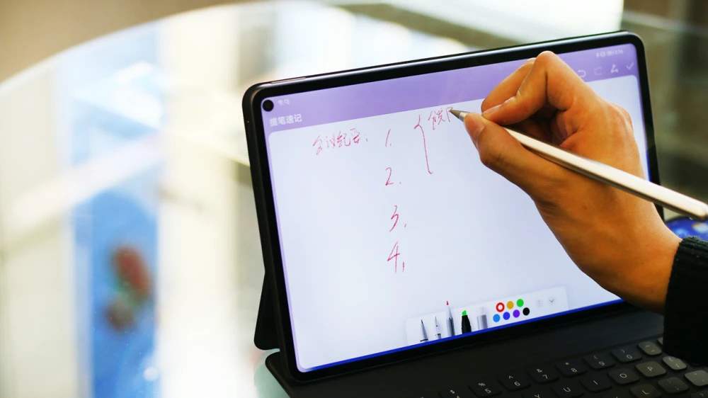 平板电脑华为跟苹果哪个适合学生,大学平板推荐华为还是苹果