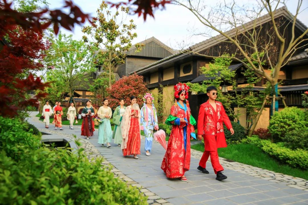 住进风景里温泉酒店,住进风景里旅游度假温泉酒店
