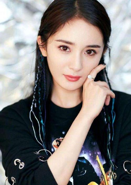 减龄发型丸子头女2020流行发型,什么发型半扎丸子头减龄