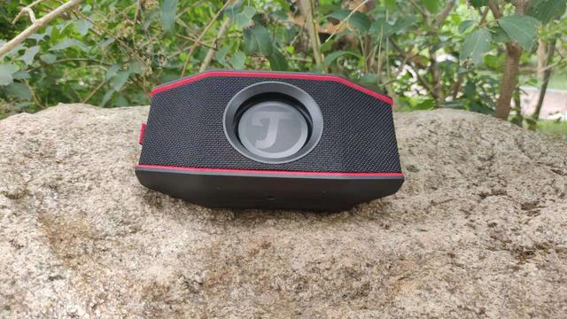 jblflip5音箱评测和德斐尔小魔盒,德斐尔户外蓝牙音箱详细评测