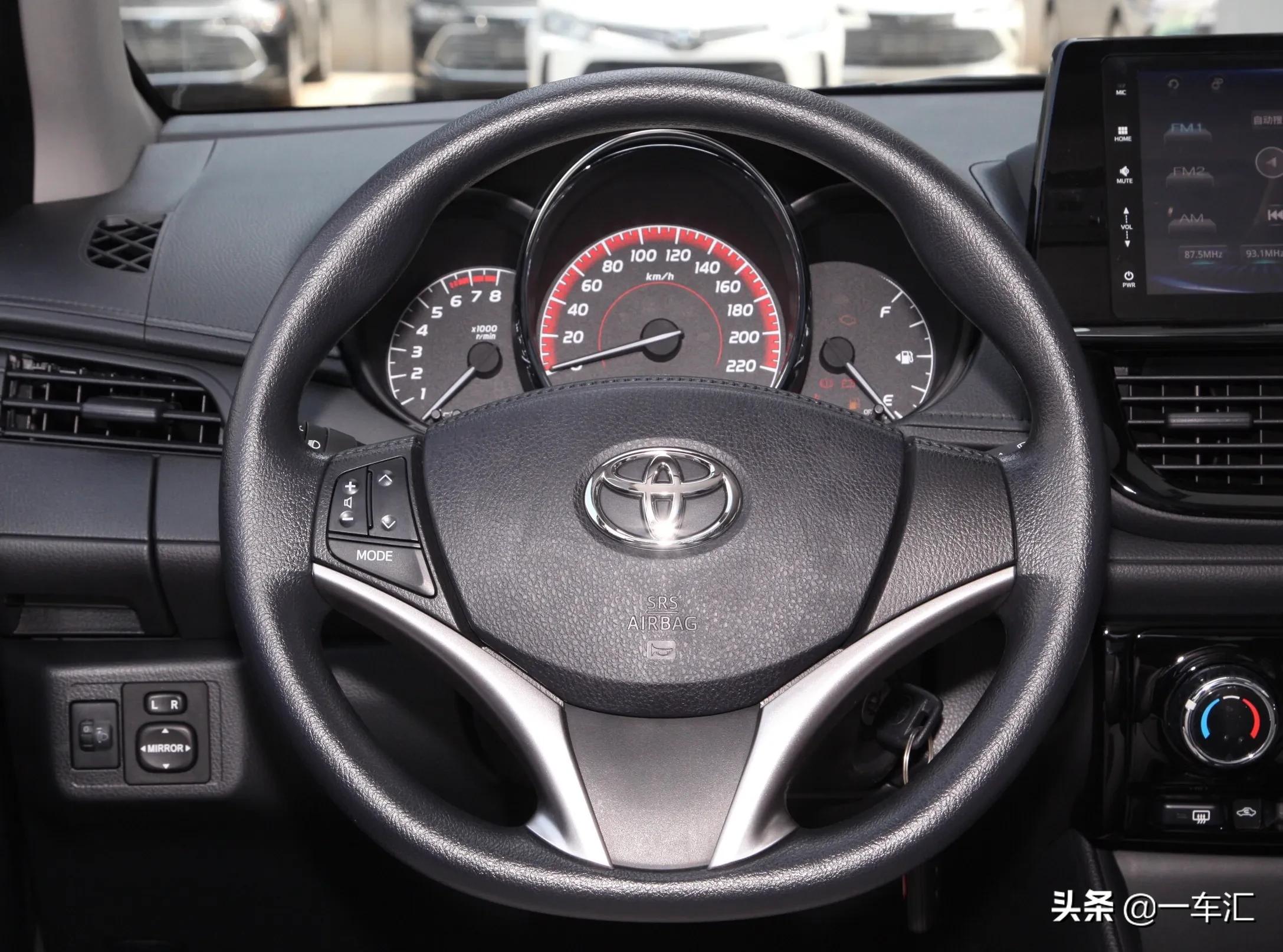 丰田汽车卤素大灯多少钱一个,17款威驰卤素大灯几年需更换