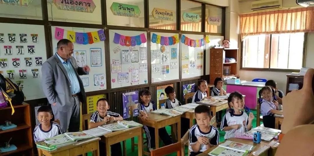 为什么现在好多人选择去泰国上学,为什么很多人选择去泰国