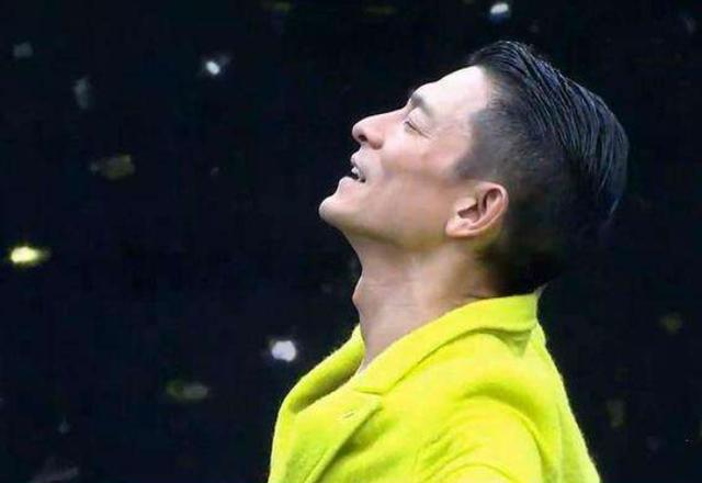 刘德华被谁抚养长大的,刘德华为什么帮姐姐住贫民窟