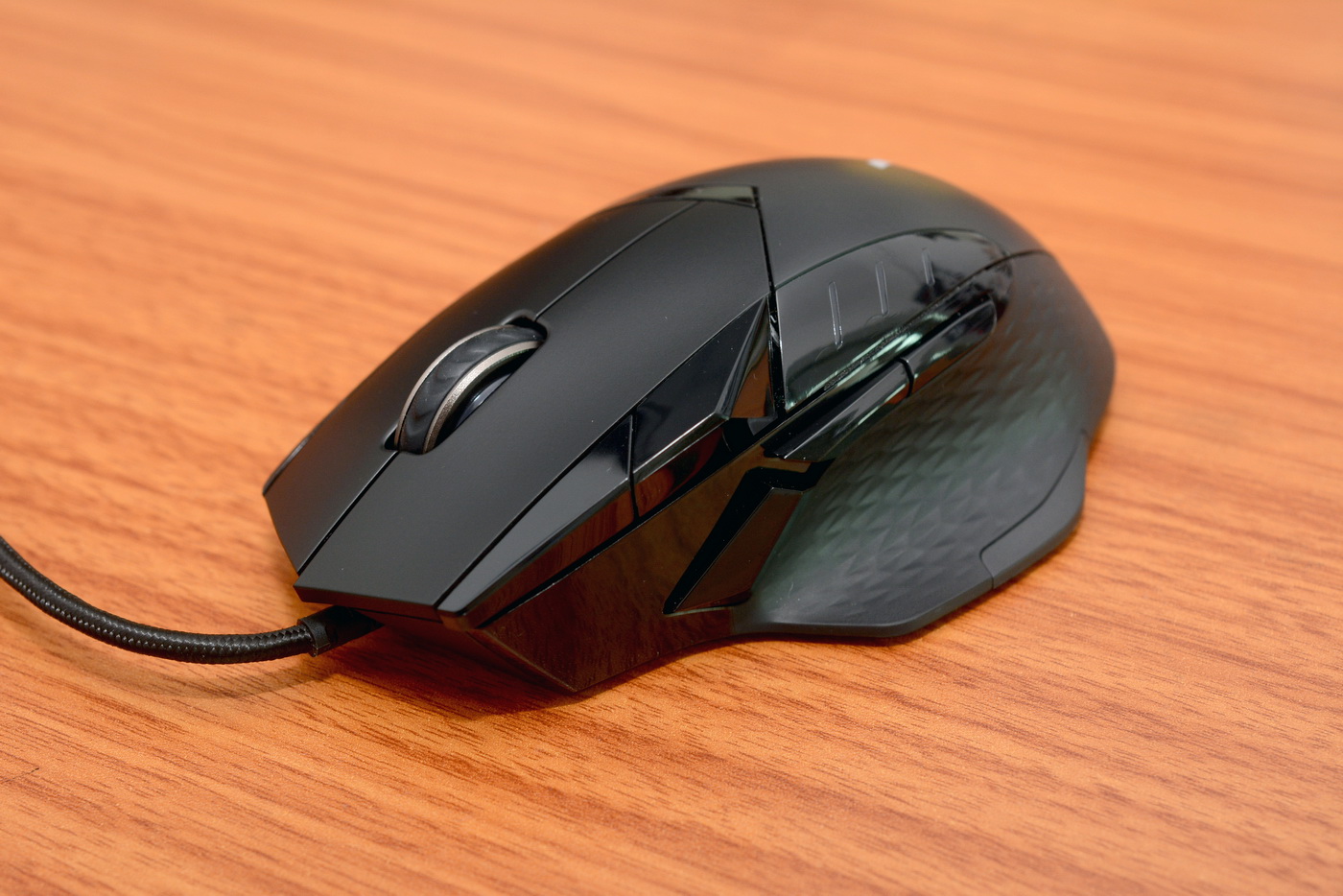 雷柏vt30幻彩rgb游戏鼠标 (雷柏vt300srgb鼠标)