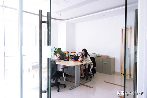 事务所和企业会计哪个好,做会计去事务所好还是公司好