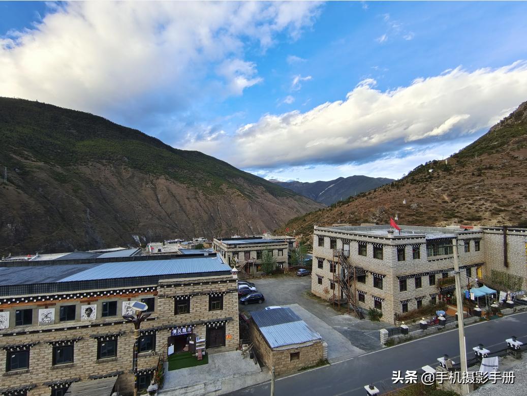 稻城亚丁星球最后一块净土,稻城亚丁的蓝色星球