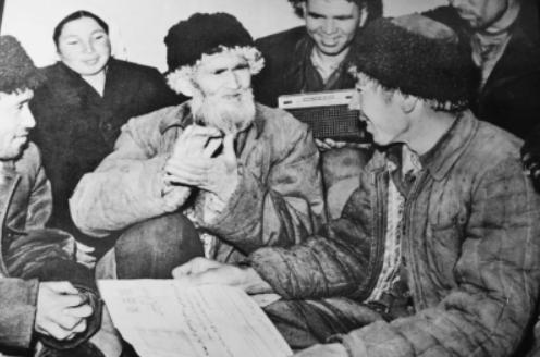 库尔班：想骑驴看望主席，临终遗训：从军报国，重孙女成航母女兵