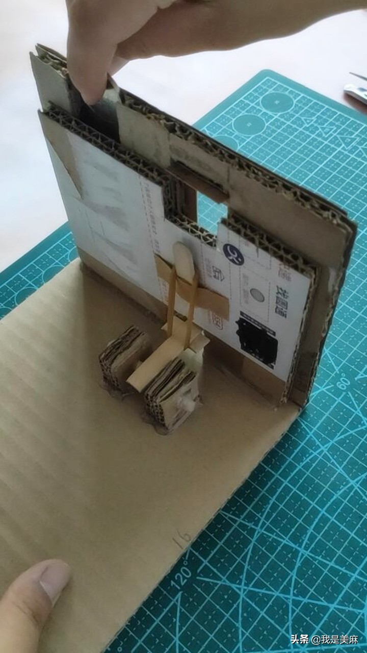 用废纸箱diy密码存钱罐，存钱方式很好玩，宝宝非常喜欢