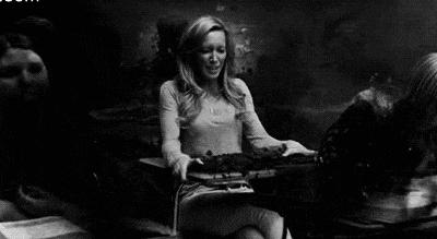 睡觉时经常放屁是什么原因,睡觉的时候一直放臭屁