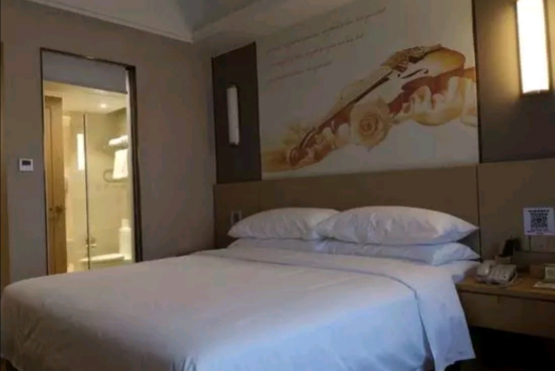 青春无悔,只要有诗和远方!3万40天游13国,幸运女孩不该骂!