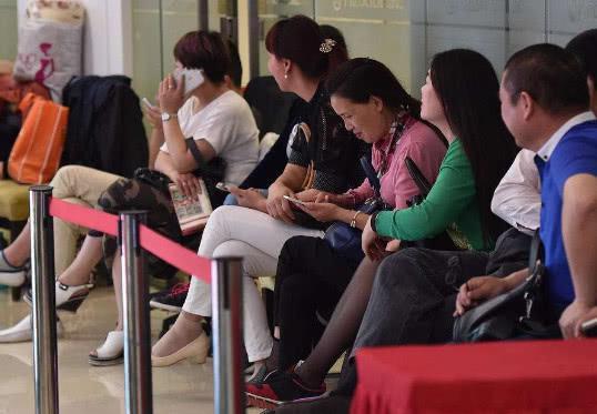 贷款买房资料交给银行初审多久,贷款买房时先拿的是什么证明