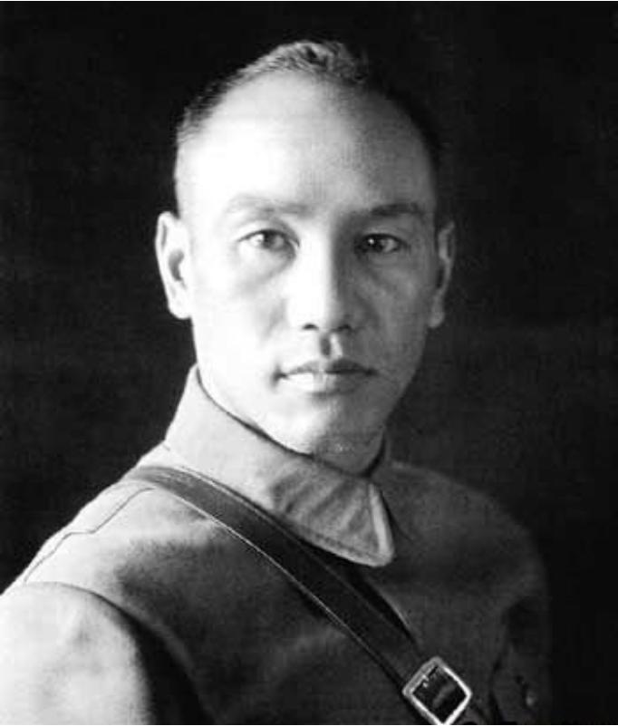 蒋介石晚年秘闻:遭飞来车祸,肛肠出血尿血,死因或与宋美龄有关