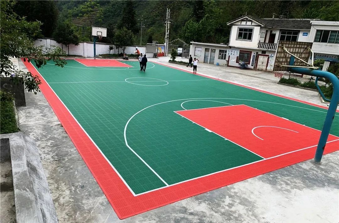 贵州每个村都有篮球场,赫章县灯光篮球场