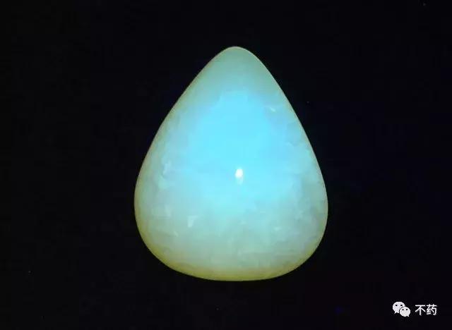 为啥我的蜜蜡是白的,我的蜜蜡为什么不是松香味