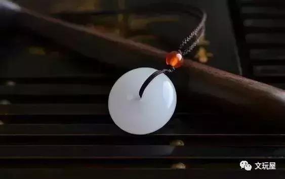 翡翠界的黑马,和田玉黑马牌