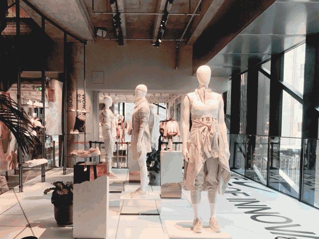 全球首家！耐克开了个新零售体验店！帅到炸