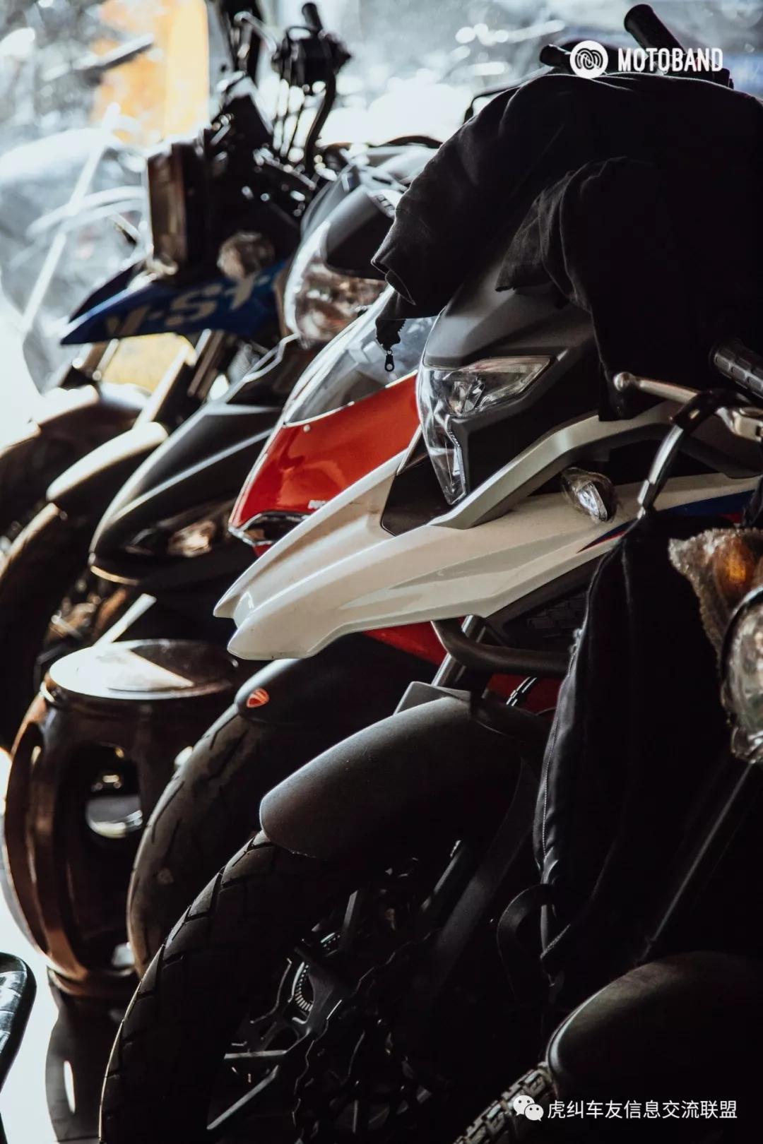 贝纳利幼狮500辐条轮爆胎,贝纳利幼狮500公路版改牌照架