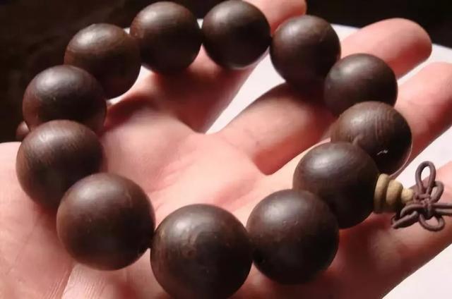 木质手串最好的是什么材料,戴木质手串好处