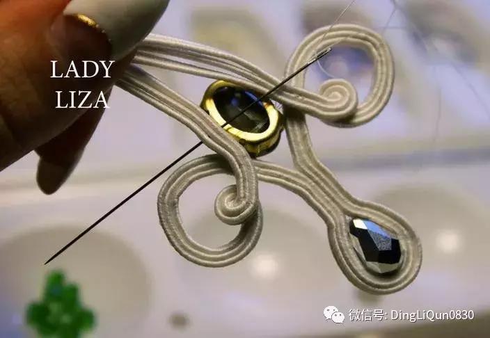 珍珠手工串珠教程,串珠教程简单优雅的s型珍珠耳坠