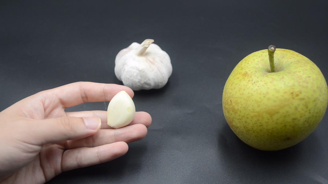 为什么吃过大蒜后气味难闻,蒜味持久不散