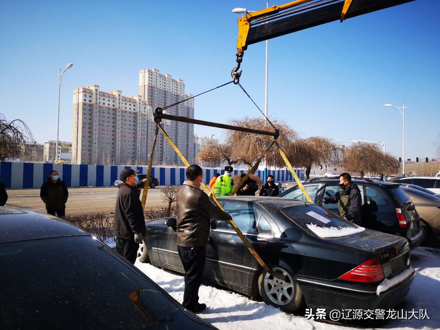 交警开展僵尸车清理工作,交警中队开展僵尸车清查