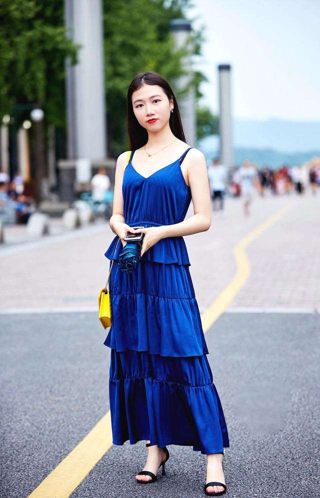 百搭又显气质的法式丝绒裙,一袭丝绒裙复古优雅