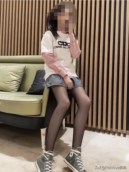 我穿搭学抖音钟爱黑丝配AJ这个社交娱乐至上的时代有何不可?