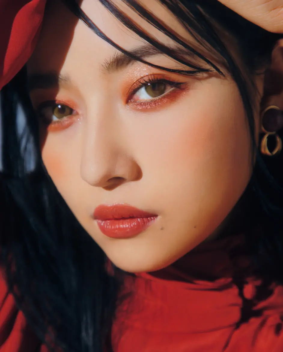 日本萌妹子收到中国彩妆后，绣唐诗表示感谢，果然文化输出了