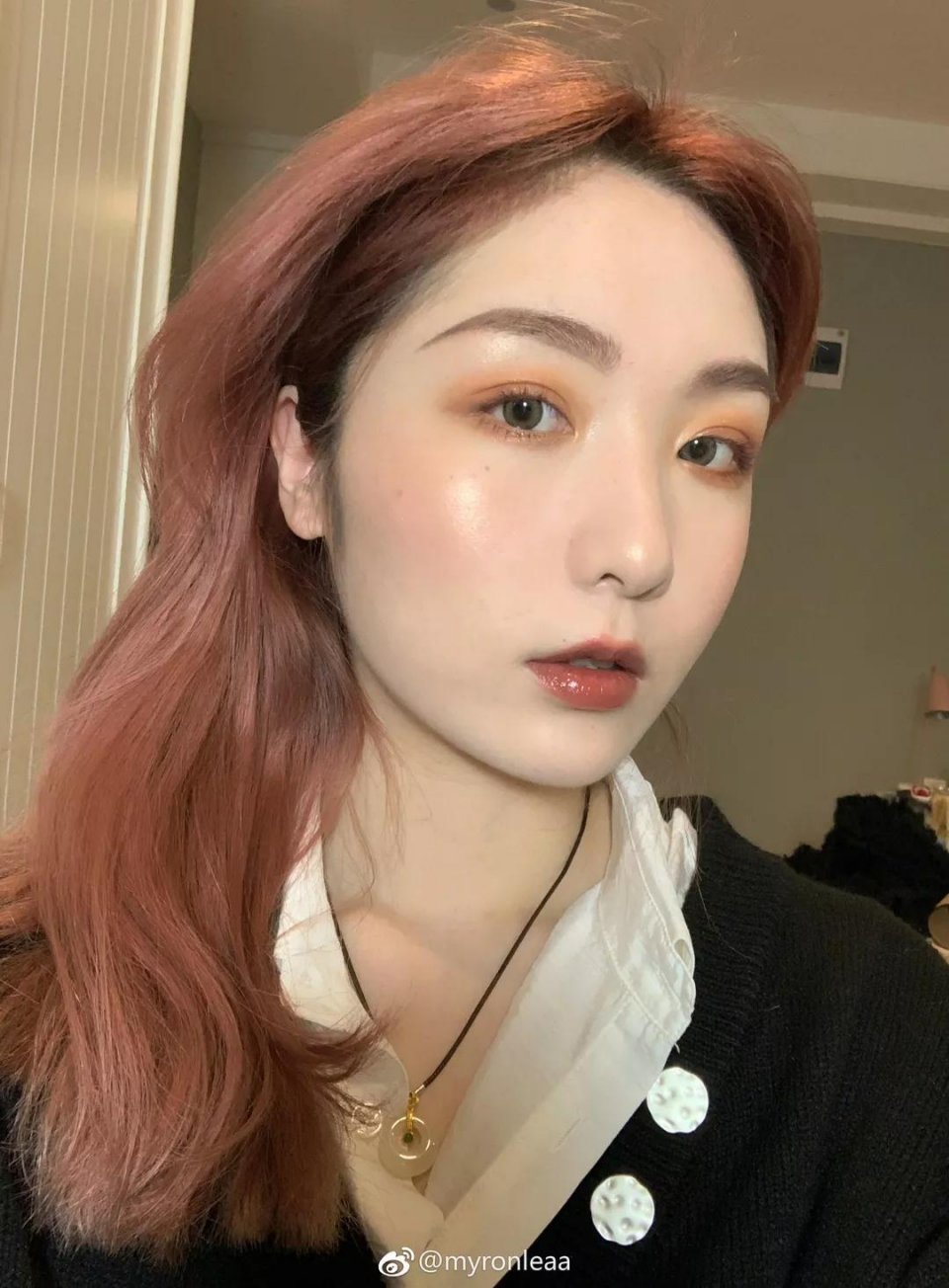 快买了这只口红来人间水蜜桃学院报道!