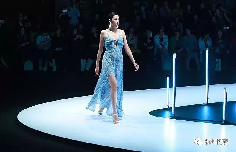 超百图再现2018年服装圈内那三十道靓丽风景……