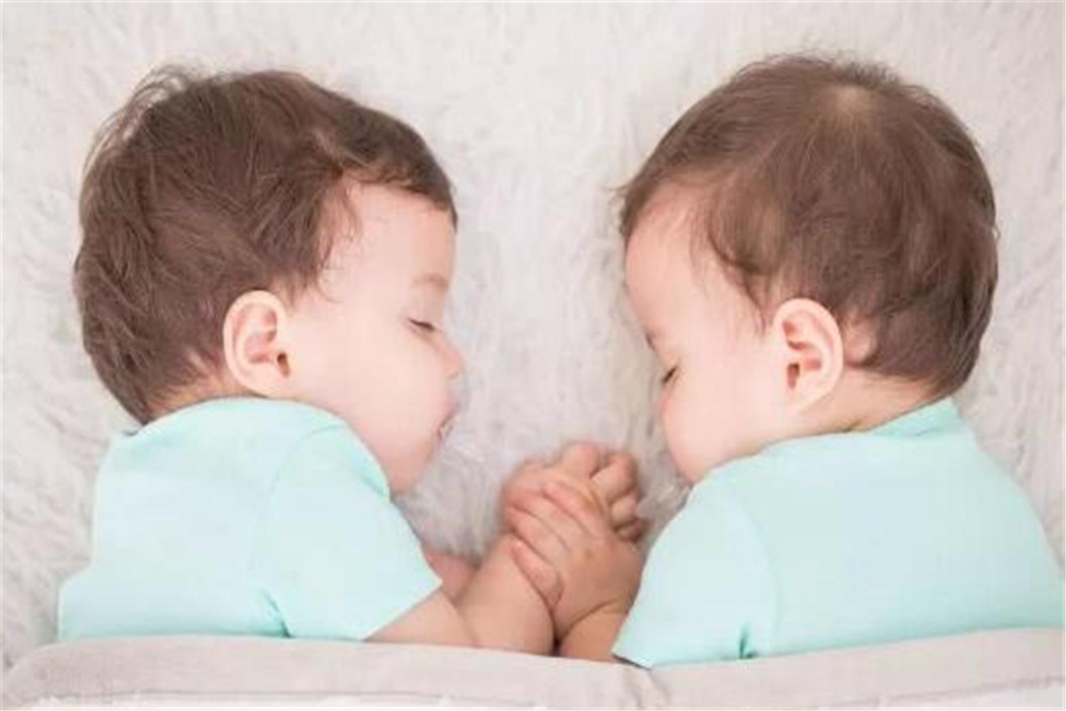 宝宝每天睡到半夜就醒了,宝宝每天晚上睡两小时就醒