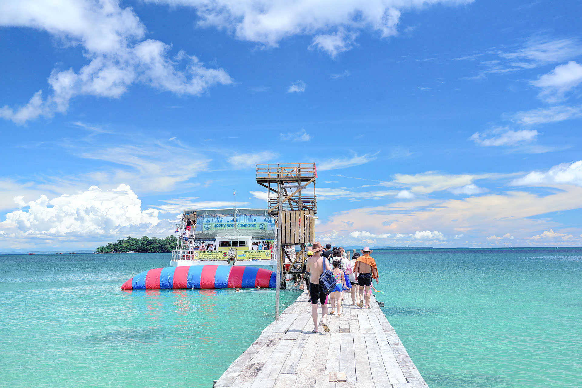花了出国游的钱，结果满大街的兰州拉面和沙县，感觉在中国县城！