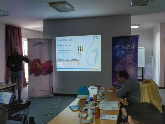 什么条件可以学习牙科医生,牙医种牙要有什么资格证