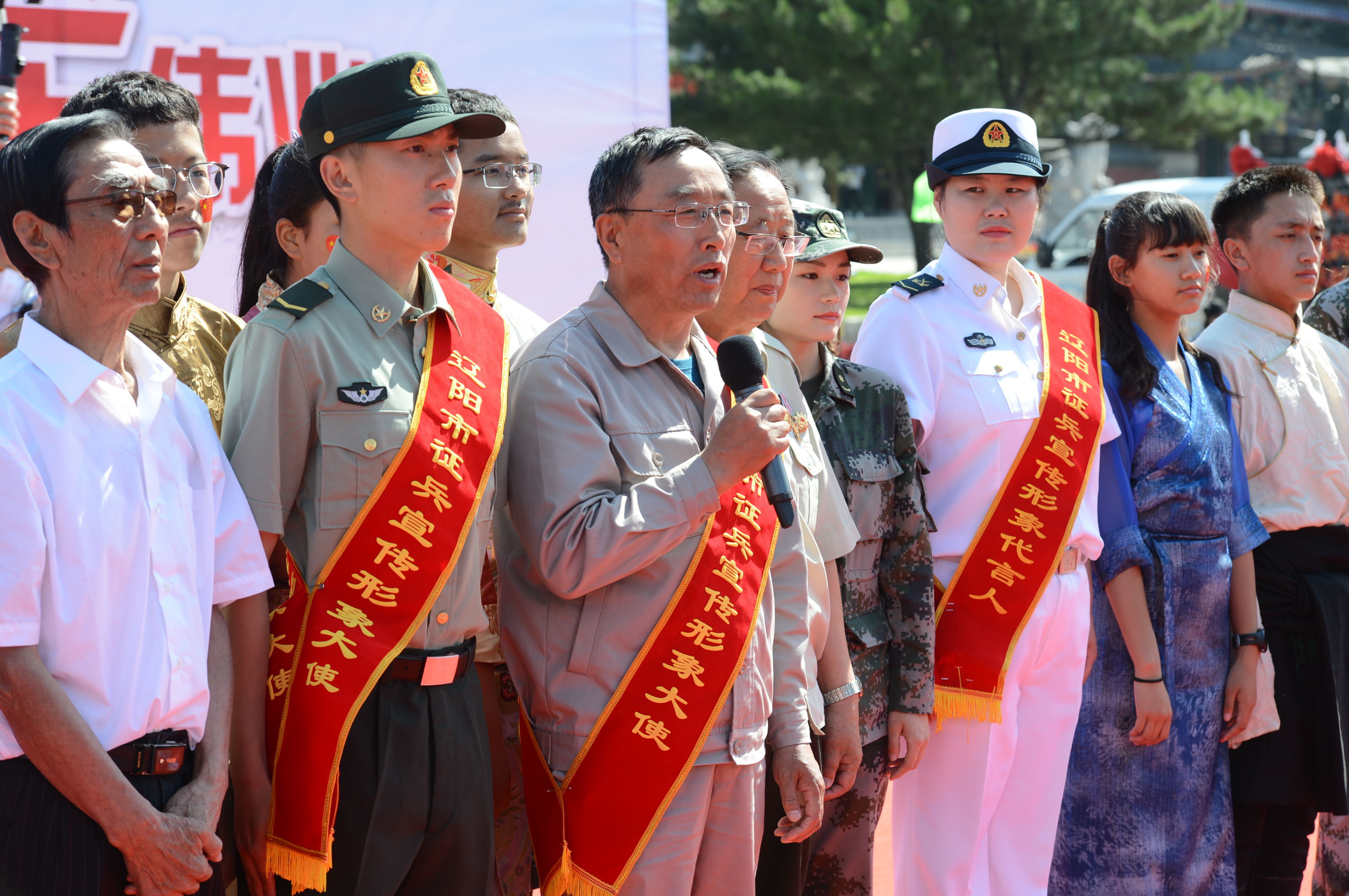 辽宁沈阳:广场“快闪”掀起参军热