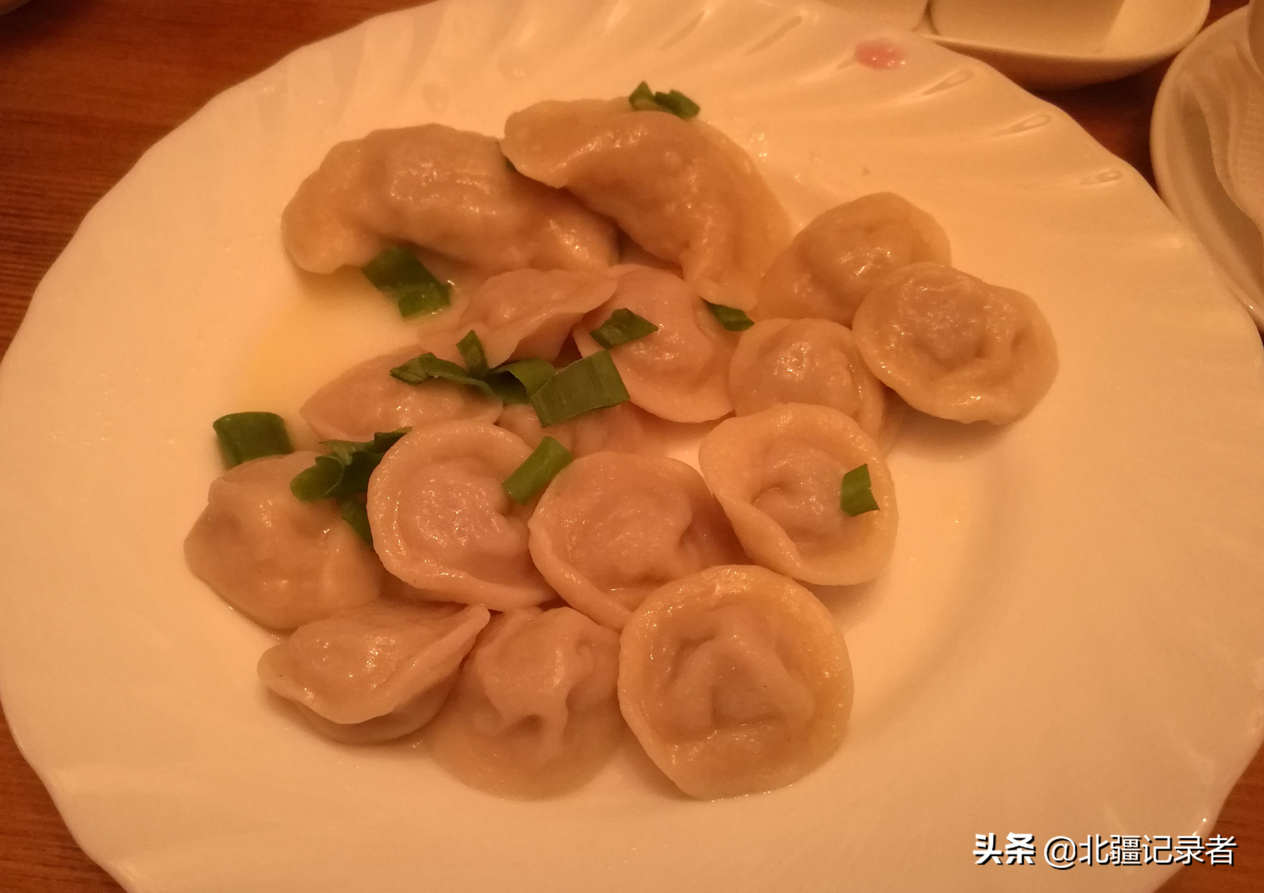 俄罗斯大叔用这些食材招待中国好朋友,中国大叔有话说