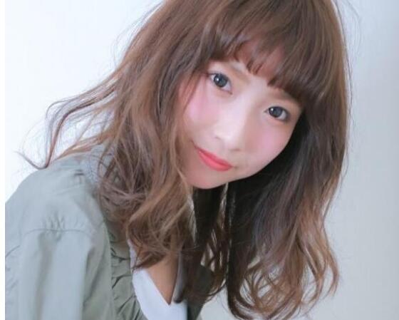 最流行的烫发发型减龄,女发型2020流行烫发全烫