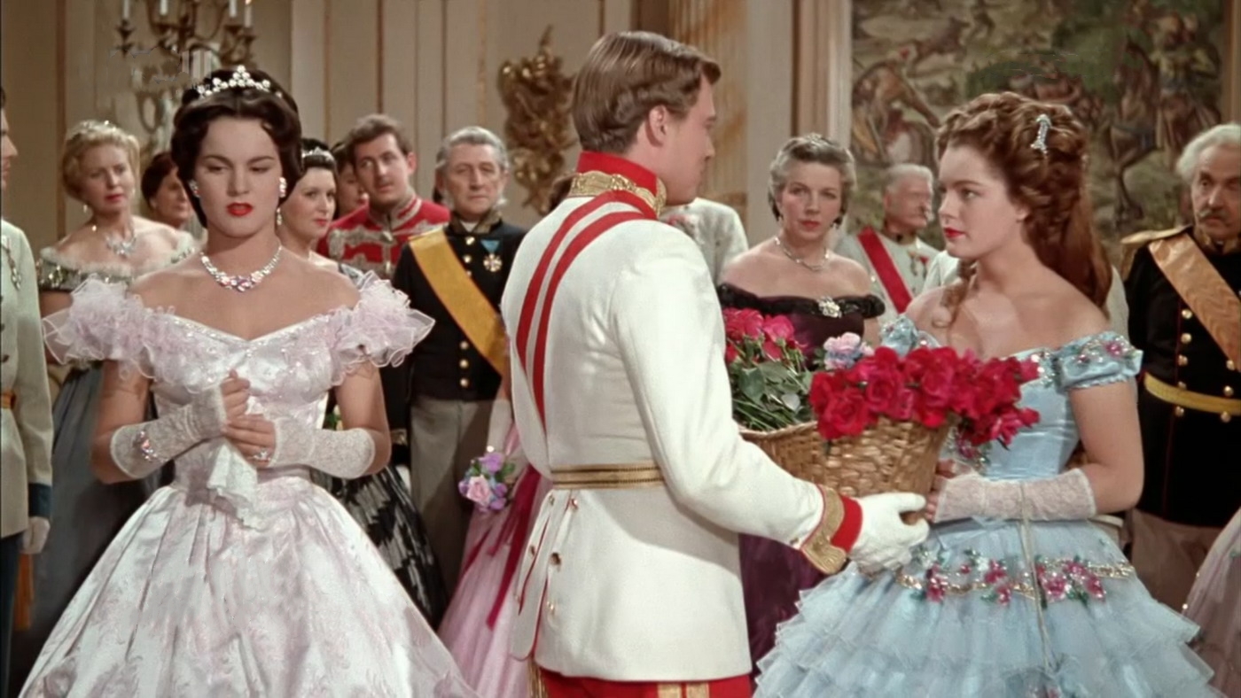 历史上的茜茜公主为什么痴迷美容和瘦身？她能掌控的只有她自己