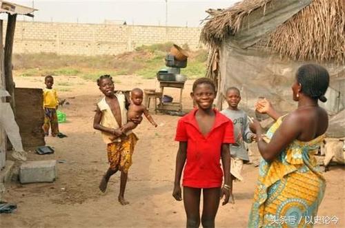 非洲有一种“寄生虫”,能钻到人脚底,小伙脚底被钻出很多个洞