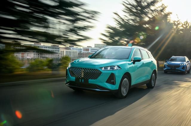 纯电动汽车和油电混动车怎样选,油电混动和增程电动哪个好