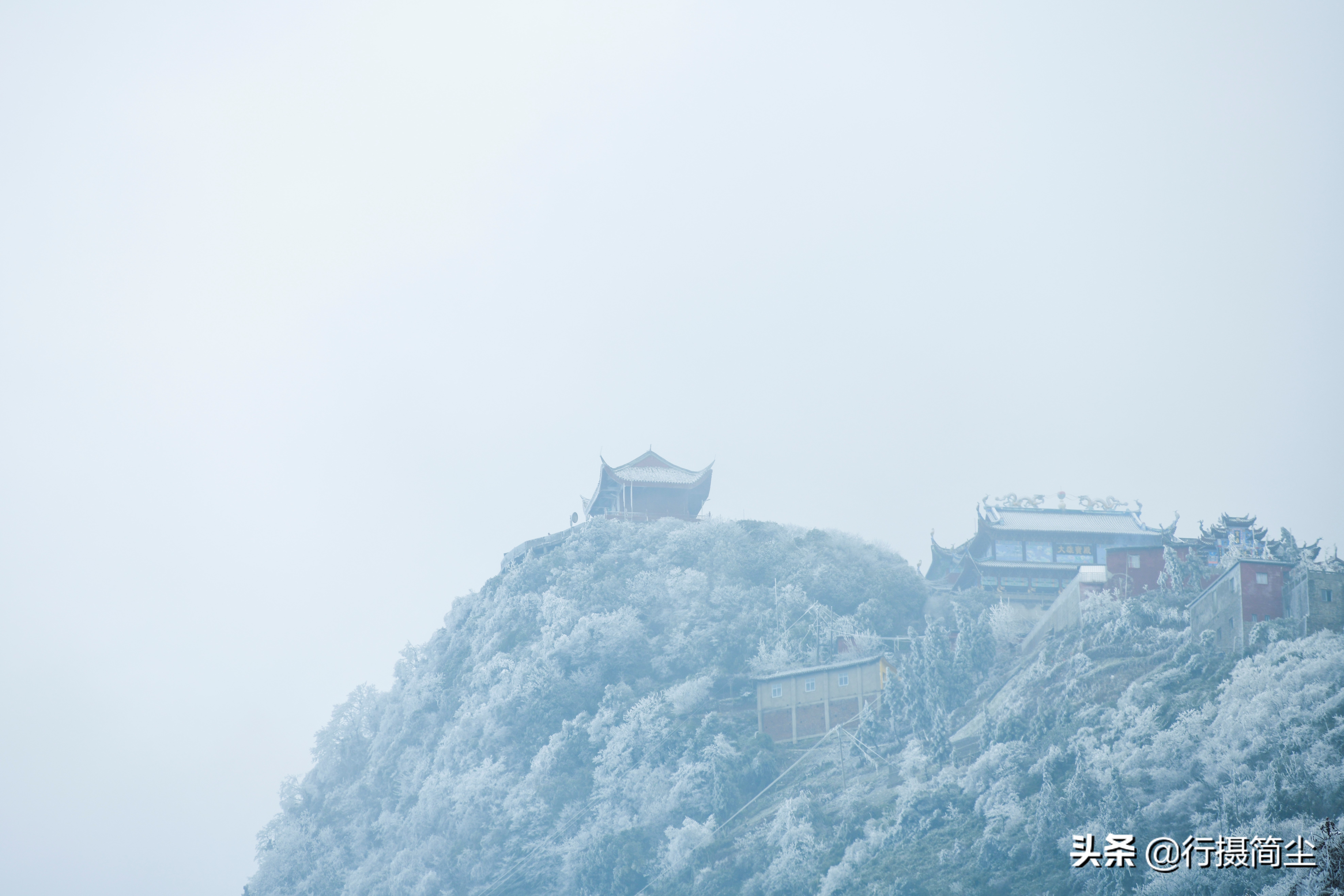 华蓥山宝鼎雪景航拍,华蓥山宝鼎冬天看日出