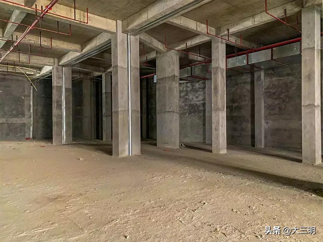 #三明生活帮#好消息!三华城一楼沿街966㎡大面积商场店面出租!约5.9m层高,前后通透!