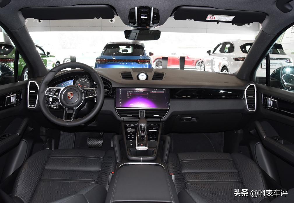 想买豪华SUV?保时捷Cayenne也不错,配3.0T+V6引擎,还带四驱