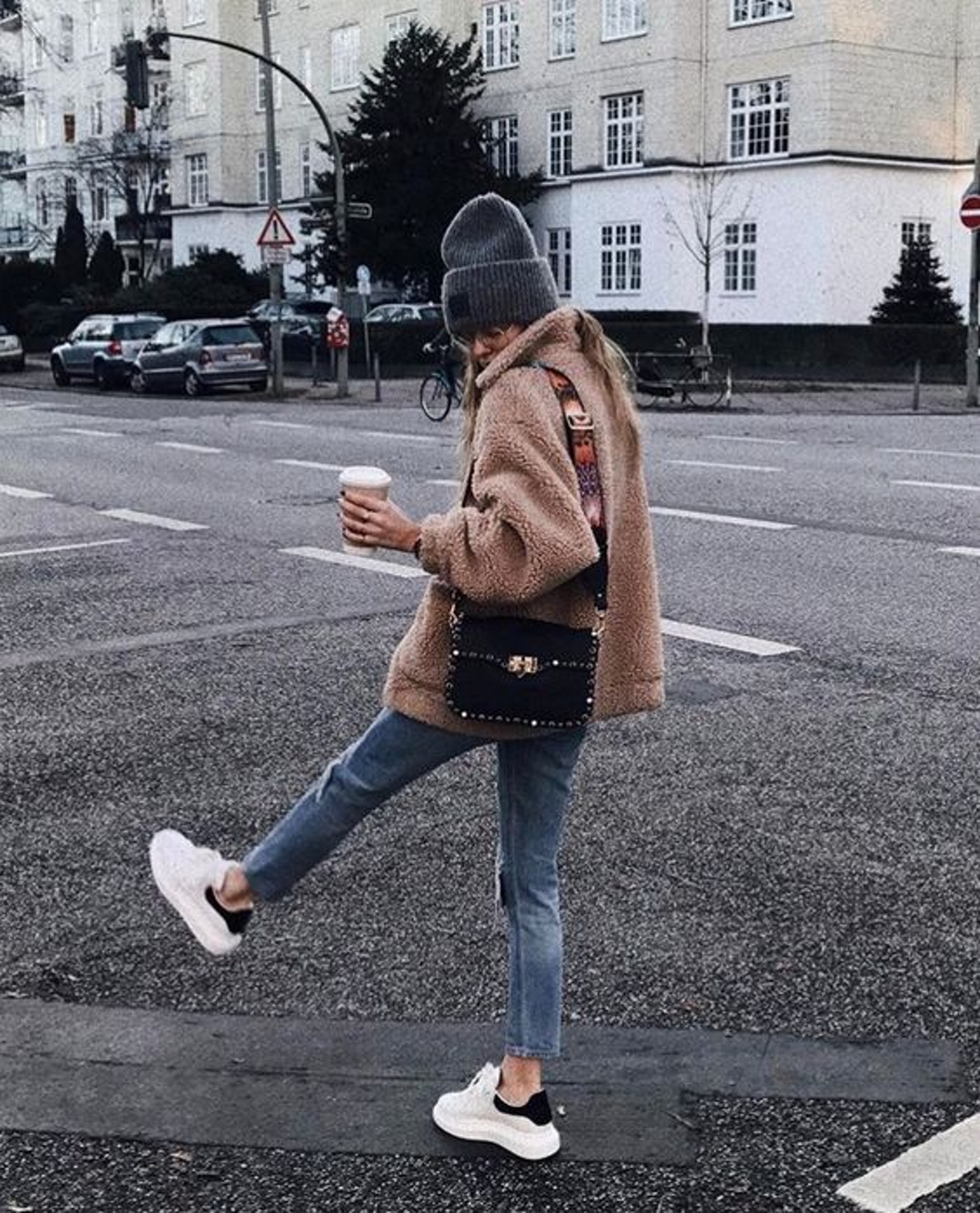 阿sa蔡卓妍高腰半身裙,蔡卓妍机场同款鞋子