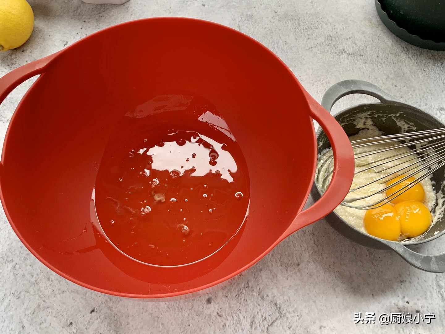 戚风蛋糕怎样做不开裂不塌陷,戚风蛋糕倒扣教学