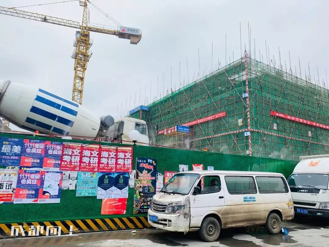 大运村建设火热朝天，成都大学已经上天