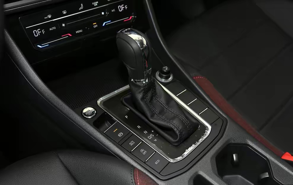 宝来小车一般1公里多少钱油费,雷凌双擎和宝来一年油费多少