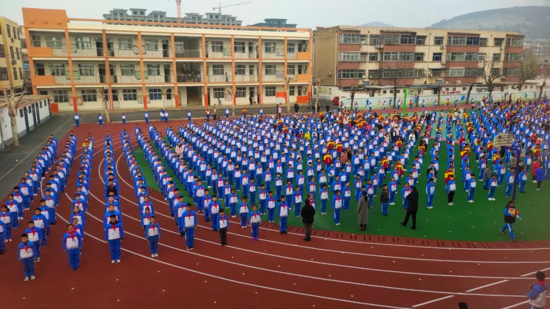 健雅少年“跑步乐”—东平县第二实验小学举行“快乐跑步”真有趣