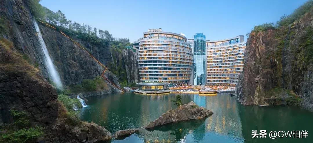 上海世茂深坑酒店建造过程,上海深坑酒店世界建筑奇迹