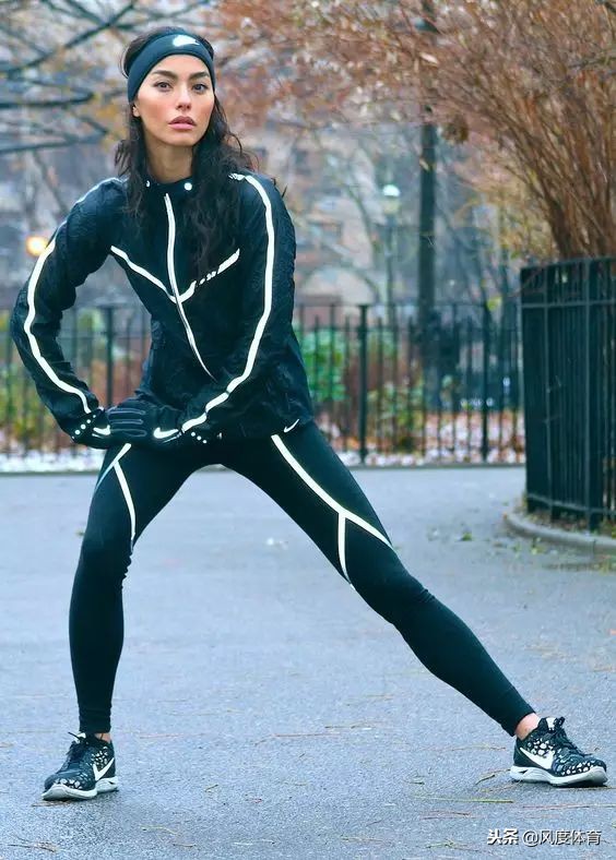 *窥偷**女神AdrianneHo的ins照片，我仿佛打开了新世界的大门……