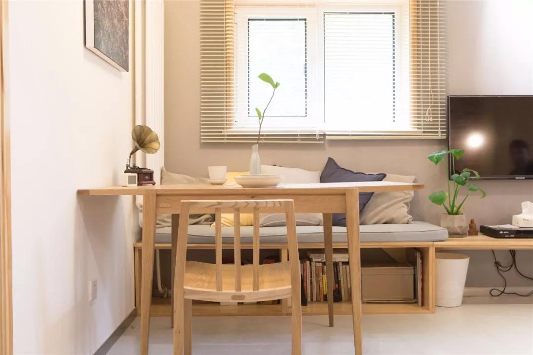 房子太小没地方做衣柜,小房间带阳台做榻榻米